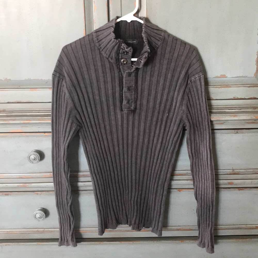 GUC INC Ribbed Button Collar Sweater